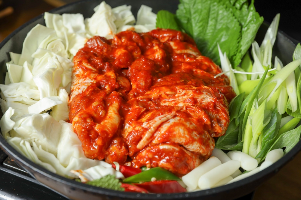 당황 춘천닭갈비 100%국내산 냉장 닭다리살 1kg (3인분)